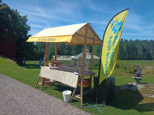 Jag säljer på öppen trädgård Aspebol idag kl 12 -18. Välkomna! 🌸🐝🍯